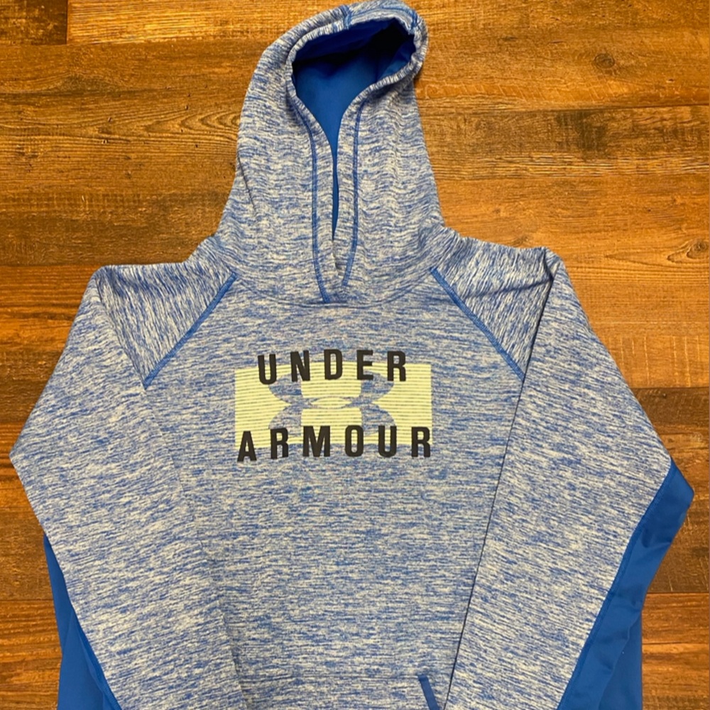 Under Armour Sweatshirt Womens
XL blue/black long sleeve loose 

Cold gear